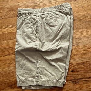 Men’s Tommy Hilfiger khaki shorts size 36